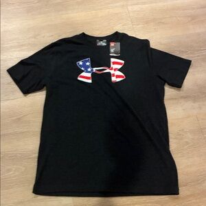 Under Armour Men’s Dark Grey Tee with Patriotic Logo New With Tags